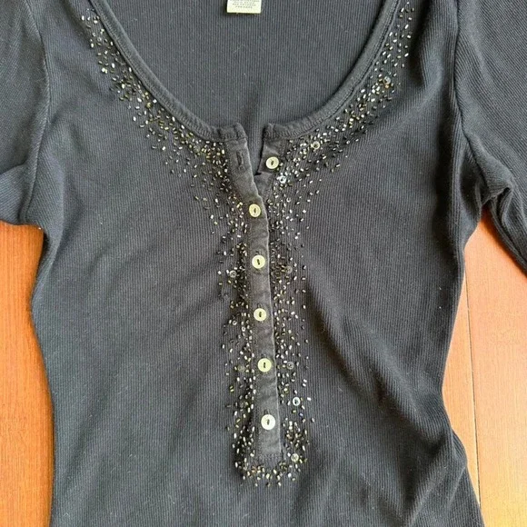 Black Long Sleeve‎ Henley Top w/ Beaded Neckline - Picture 2 of 6